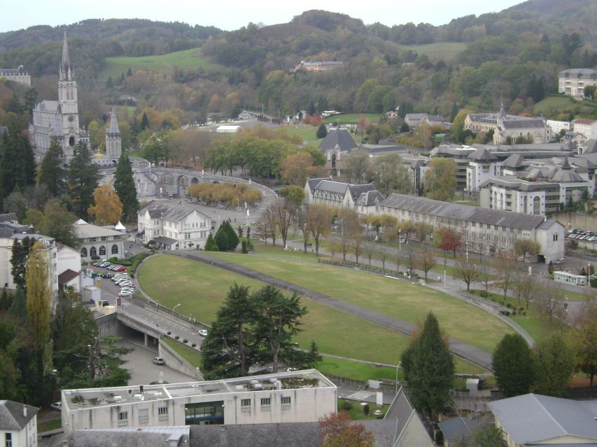 Lourdes: Private Guided Tour in the Sanctuary - Fountains and Baths: why this is more than sightseeing