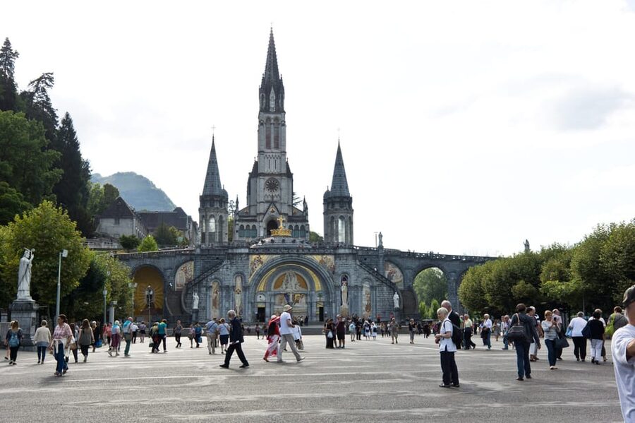 Lourdes: Private Guided Tour in the Sanctuary - Should you book this private sanctuary tour?