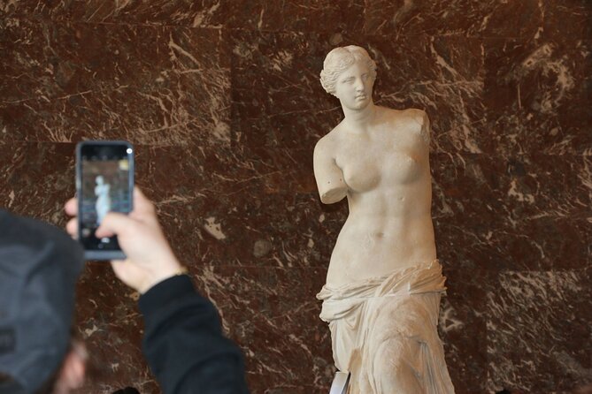 Louvre Museum Access Guided Tour with Mona Lisa - The Mona Lisa Stop: Why Everyone Hears About Her Smile