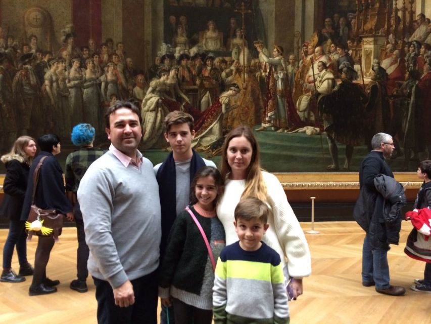 Louvre Museum Child-Friendly Private Tour for Families - Art stops your family will actually remember