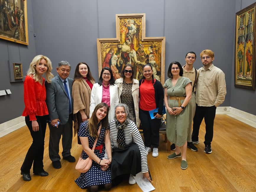Louvre Museum (Essential) – 2-hour visit in Portuguese with a photo session - Why the Essential Louvre format makes sense for first timers
