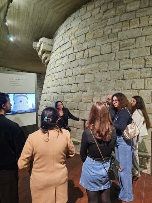 Louvre Museum (Essential) – 2-hour visit in Portuguese with a photo session - Who this tour suits best, and who might skip it
