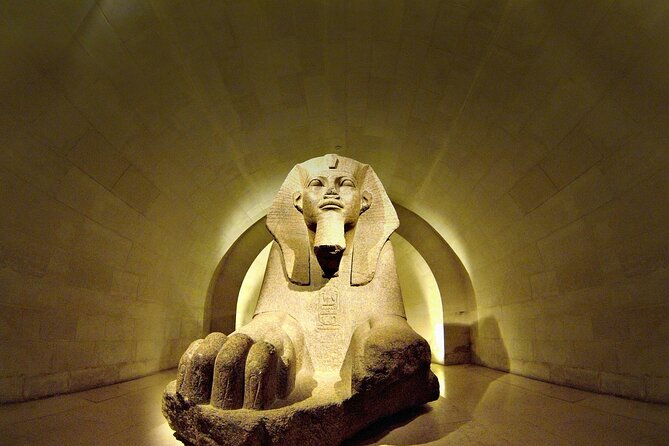 Louvre Museum Masterpieces Guided Tour in Small Group with Access - Courtyard to Pyramid: orientation in the first minutes