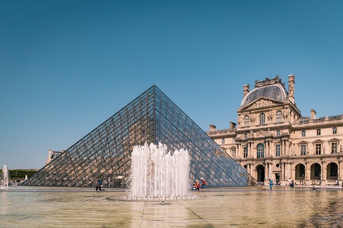Louvre Museum Masterpieces Guided Tour with Access - The Audio Headset Advantage in a Crowd-Heavy Museum