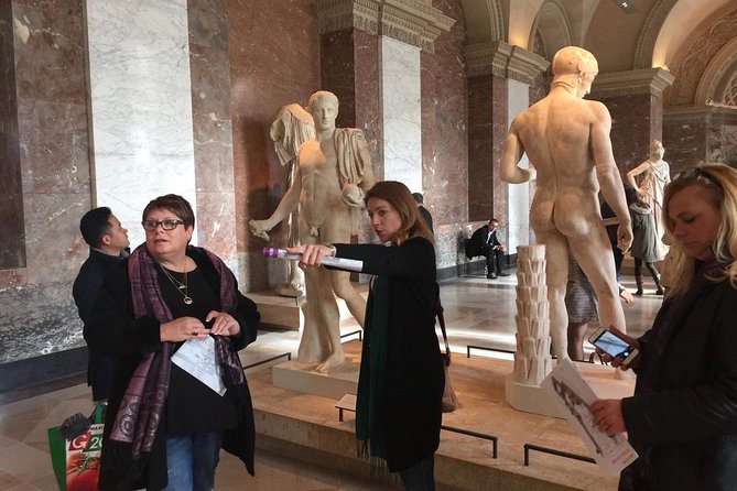 Louvre Museum Paris Essential Guided Tour Semi-Private 6ppl Max - Why the Louvre feels smaller with a semi-private plan