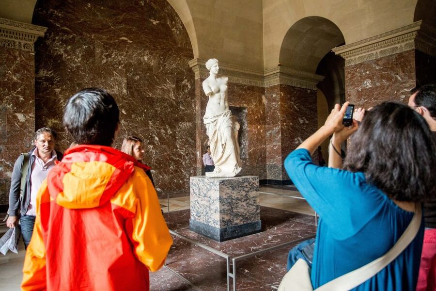 Louvre Museum: Skip-the-Line Guided Tour - Nike of Samothrace and the Moment Marble Turns Instant