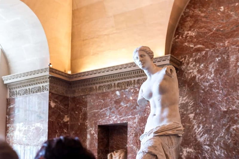 Louvre Museum: Skip-the-Line Small Group Guided Tour - Vénus de Milo to get your bearings fast