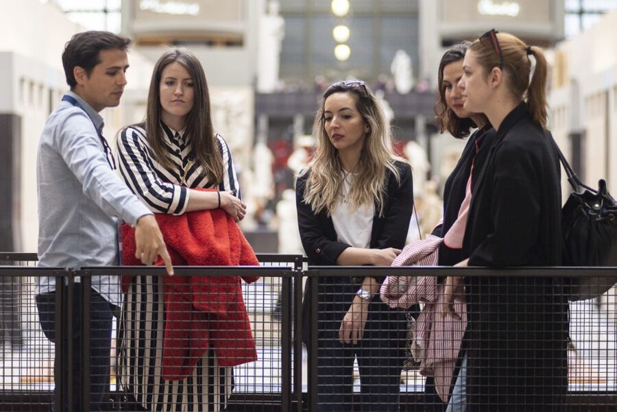 Louvre & Orsay Masterpieces - Guided Tour up to 6 guests 5h - Lunch break: a reset that keeps the afternoon from feeling rushed