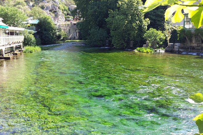 Luberon, Roussillon & Gordes Half-Day Tour from Avignon - Guide style, English and French, and getting the most from the stop time