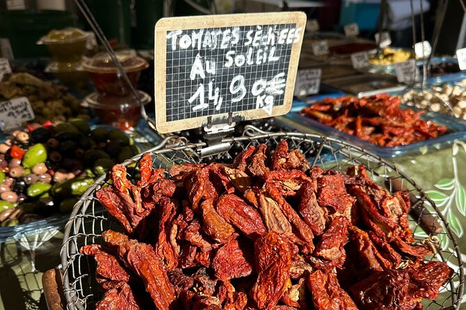 Lunch in Provence: Discovering Local Flavors in Aix-en-Provence - Place d’Albertas: a royal inspiration and the Albertas family story
