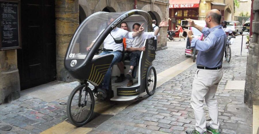 Lyon: 1 or 2-Hour Pedicab Tour - Meeting at the Tourism Office and settling into the ride