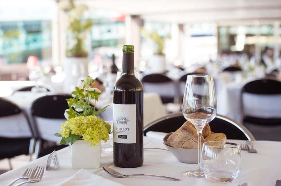 Lyon 2.5-Hour Dinner Cruise - Service and comfort: where the boat wins points
