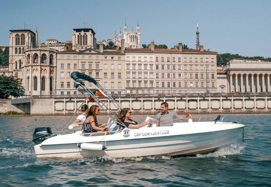 Lyon: Boat Rental without a License - The pre-ride tutorial: quick, simple, and worth paying attention to
