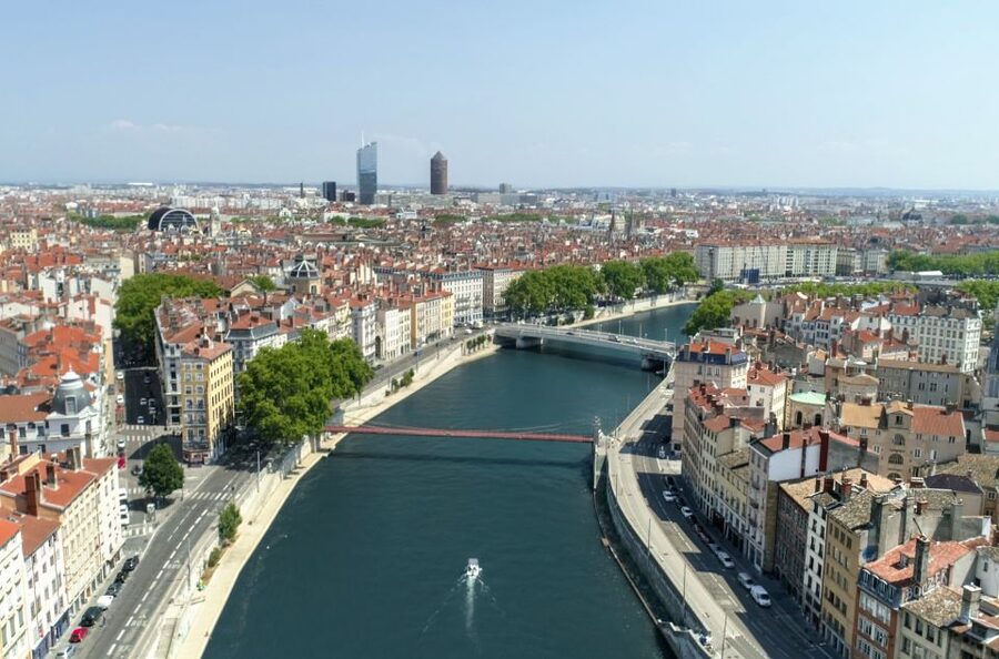 Lyon: Boat Rental without a License - Your 90-minute route: from Confluence to Vieux Lyon and back
