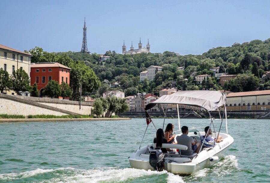 Lyon: Boat Rental without a License - Price and value: how $129 per group up to 10 adds up
