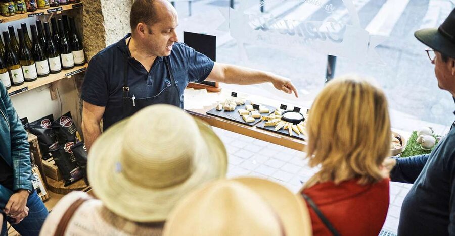 Lyon: Food Walking Tour with a Local Guide - The start point: what to know at 2 Place du Change