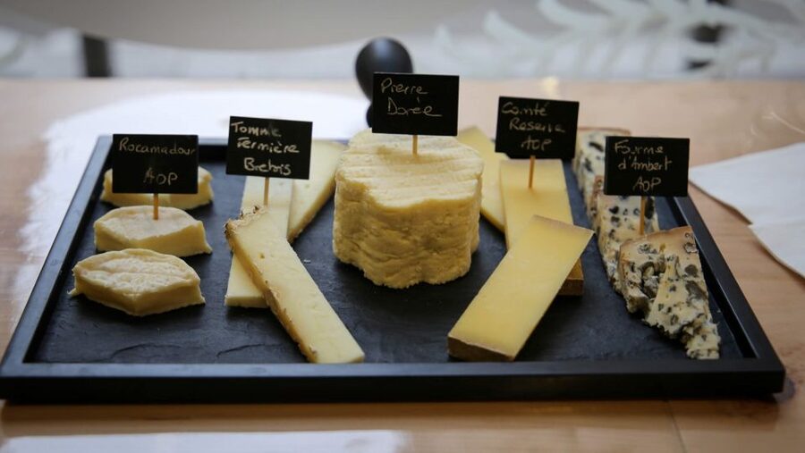 Lyon: Food Walking Tour with a Local Guide - Four tastings that map to how Lyon eats