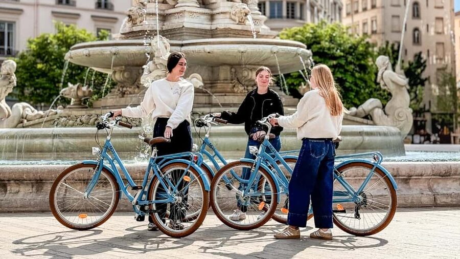 Lyon: Guided City Bike Tour - Parc de la Tête dOr: 117 hectares and a name with a story