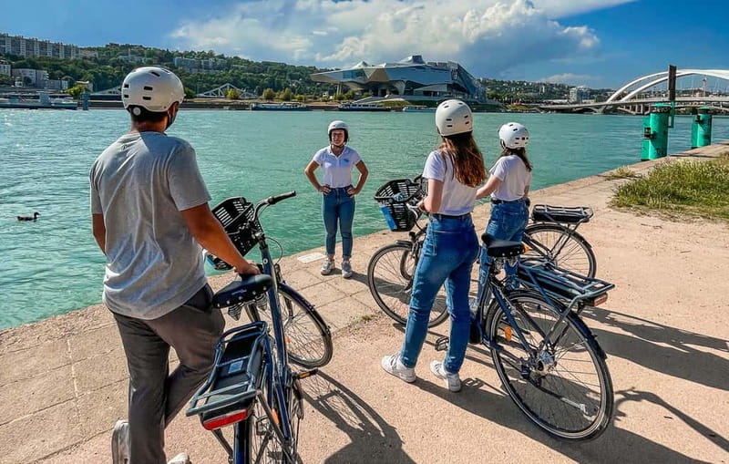 Lyon: Guided City Bike Tour - Saône quays to Vieux Lyon: UNESCO streets from the saddle