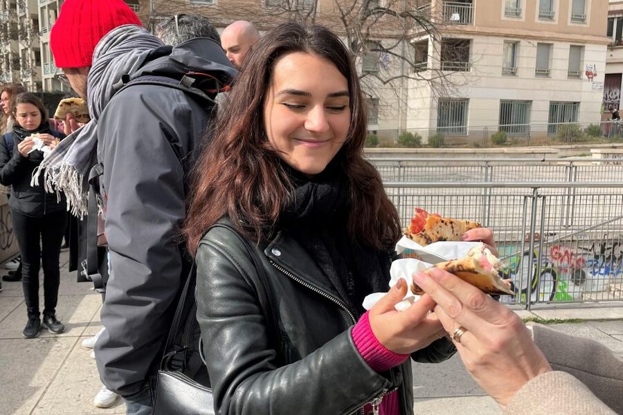 Lyon: Guided Food Tour with Tastings - An exceptional burger stop, plus French-inspired surprises