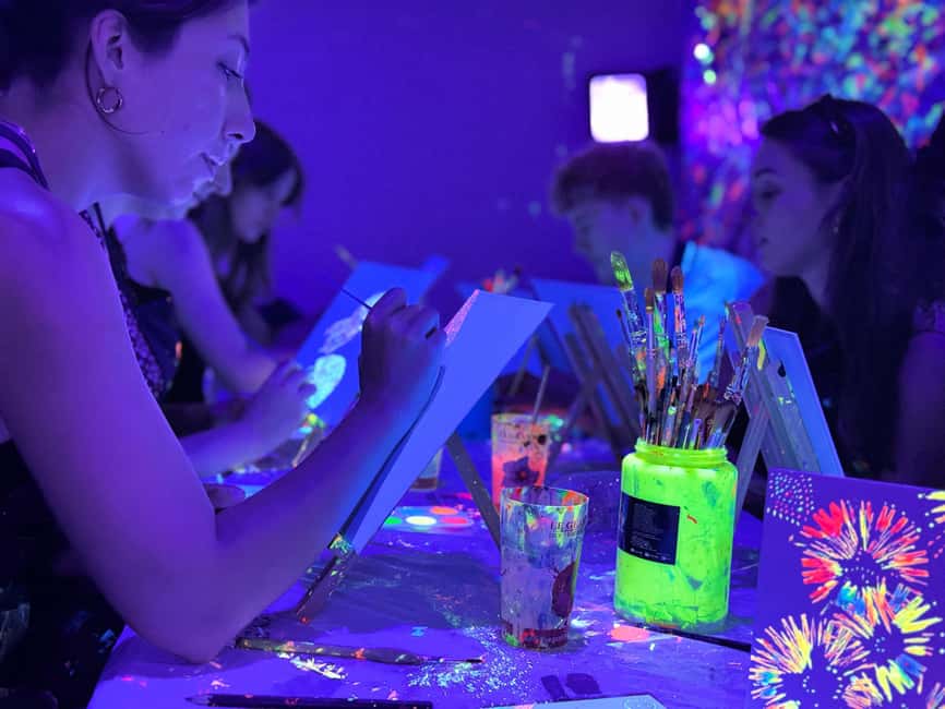 Lyon : Neon painting in an artist's studio - gallery - When you leave: what you take home