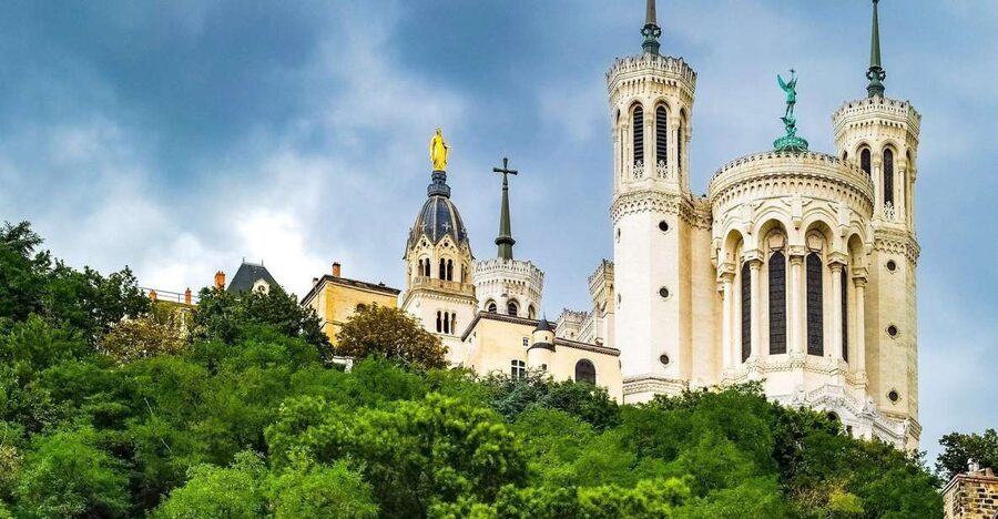 Lyon: Old District Private Guided Walking Tour - Saint-Jean Cathedral, plus why the exterior matters