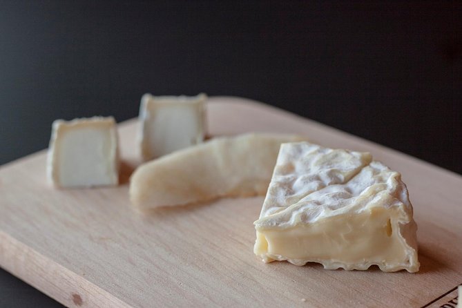Lyon Old Town Food Tour with 6 French Delicacies & Fine Wine - Stop 2: 27 Rue Saint-Jean and Pink Pralines Brioche