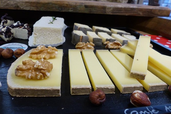 Lyon Old Town Food Tour with Local Specialties Tasting & Lunch - What the max 12 group size changes for your tastings