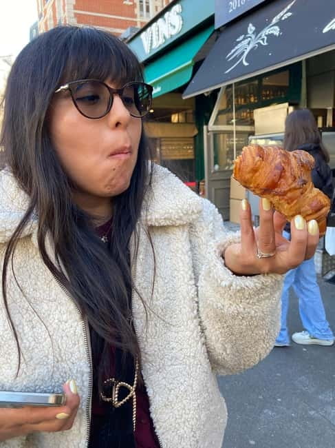 Lyon: Pastries and Chocolate Walking Food Tour w/6+ Tastings - Meeting at Fontaine Saint Jean, Finding the Orange Umbrella