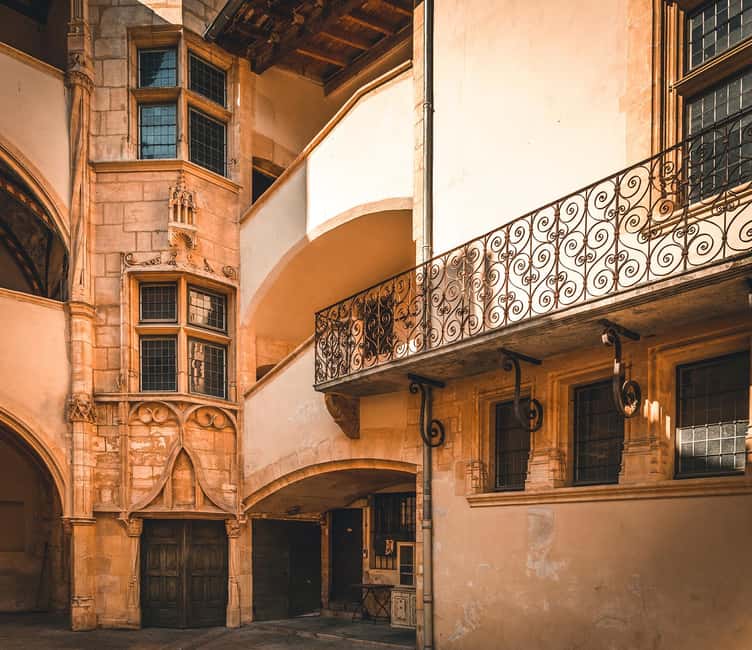 Lyon: Private Traboules Tour – Hidden Passages - Vieux Lyon Finish: Medieval Streets and Resistance Stories