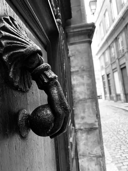 Lyon: Private Walking Tour of "Traboules" in the Old Town - Entering Vieux Lyon With Yannick and the Traboules Mindset