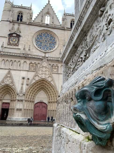 Lyon: Private Walking Tour of "Traboules" in the Old Town - Your 150-Minute Route Through Courtyards, Corridors, and Public Passageways