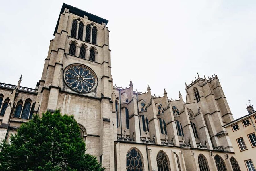 Lyon: Vieux Lyon Food Tasting Walking Tour - Finding Monseigneur Lavarenne And Getting Oriented Fast