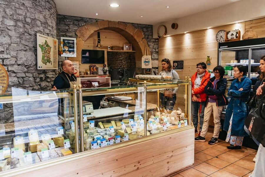 Lyon: Vieux Lyon Food Tasting Walking Tour - Bouchon Smarts, Cheese Thinking, And Ordering After The Tour