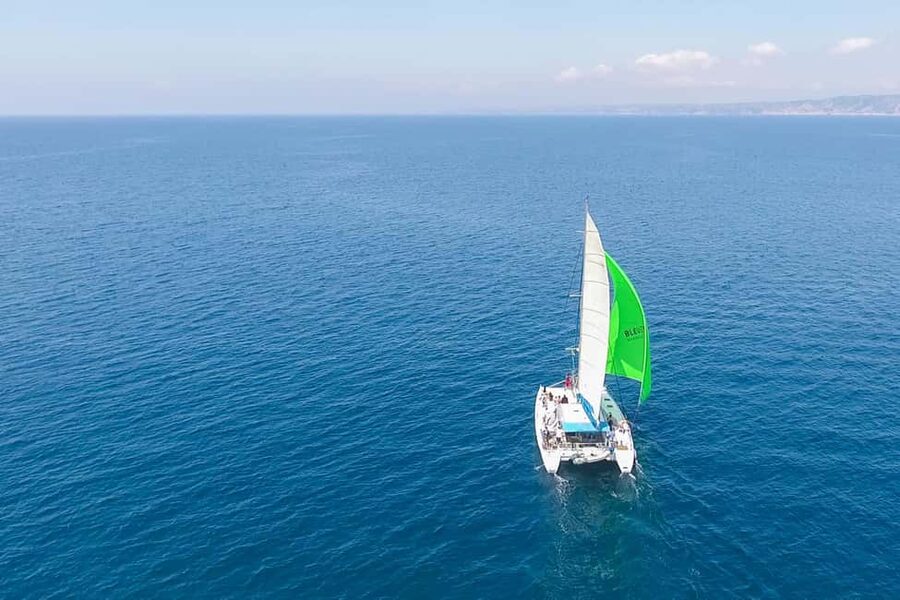 Marseille: Calanques Catamaran Cruise, Picnic, & Swimming - Meeting at Bleu Evasion in Port de la Pointe Rouge