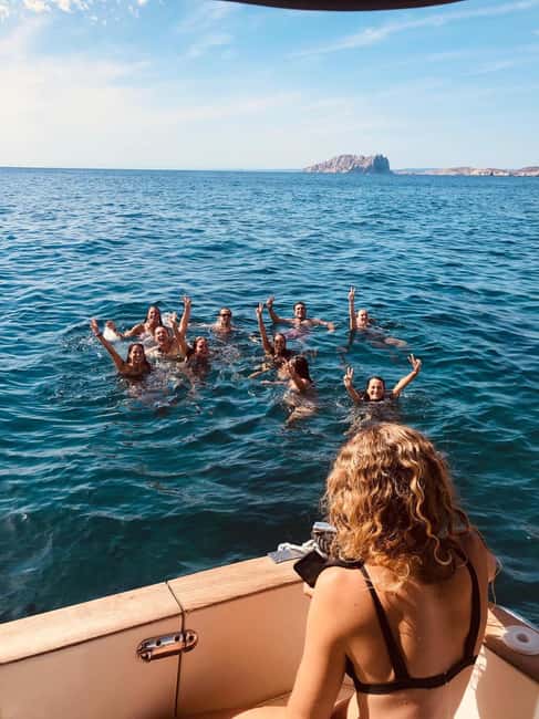 Marseille: Calanques Eco Boat Cruise with Lunch and Wine - Meeting at Marseille’s Old Port, then settling in