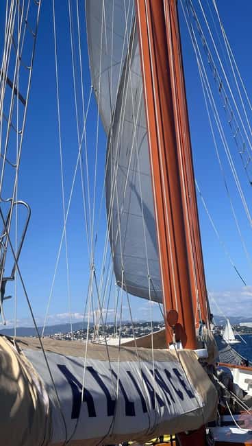 Marseille: Calanques Sailing Cruise with Lunch and Wine - From the Old Port dock to Calanques National Park: where the day starts