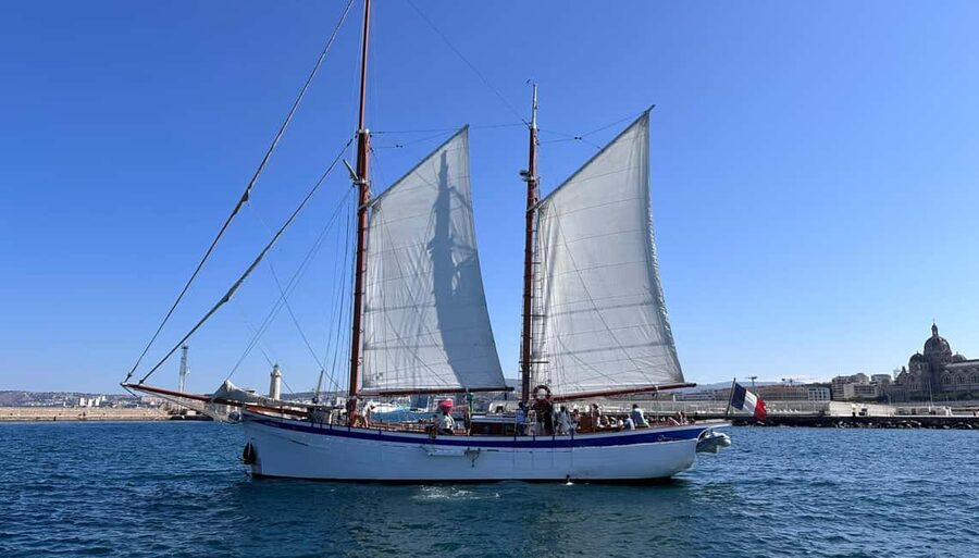 Marseille: Calanques Sailing Cruise with Lunch and Wine - Should you book Goélette Alliance for the Calanques day sail?