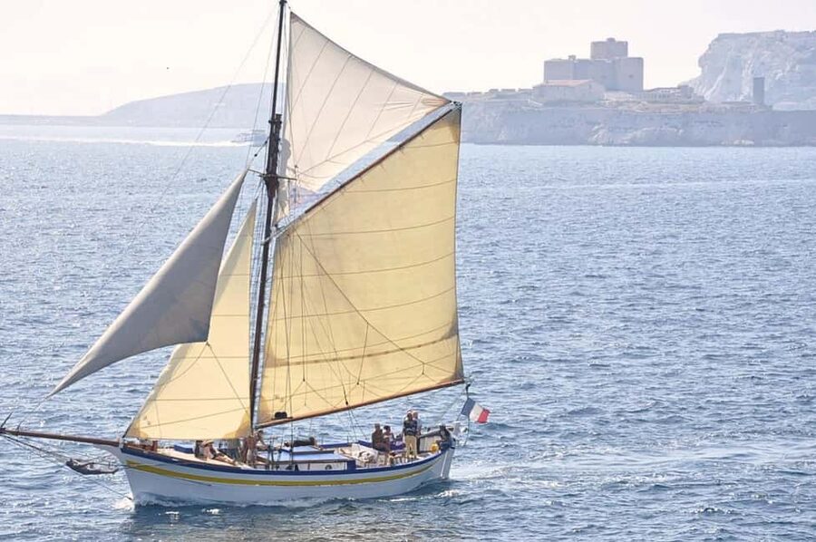 Marseille: Château d'If and Frioul Calanques Sailing Cruise - La Flâneuse: a traditional tartane with old-sail comfort