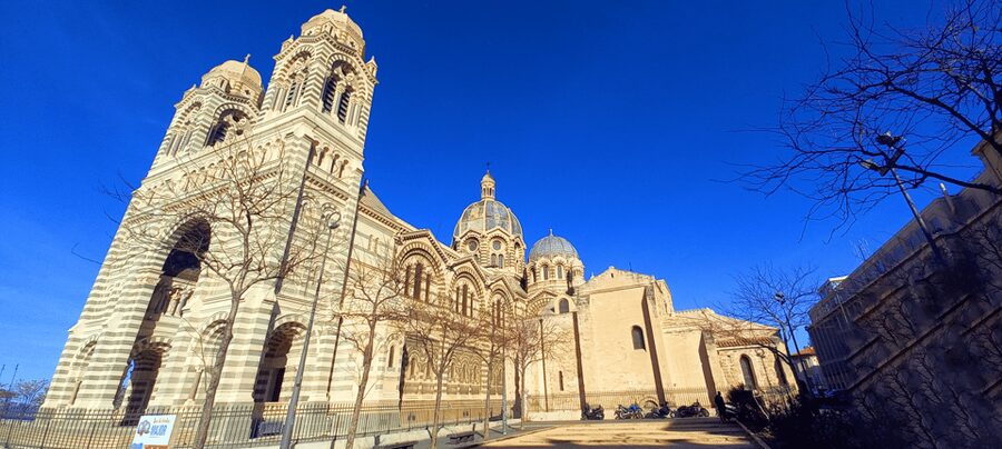 Marseille: Essential Guided Walking Tour of the City - Le Panier hillside streets and the calm of Windmill Hill