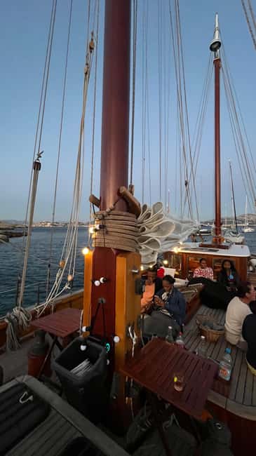 Marseille: Evening sailboat trip to the Calanques du Frioul with buffet and organic wine - Harbor cruising first: what you see before Frioul