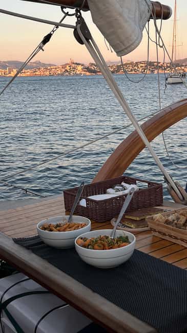 Marseille: Evening sailboat trip to the Calanques du Frioul with buffet and organic wine - Timing and where to meet at the Old Port (Quai du Port, pier 2)