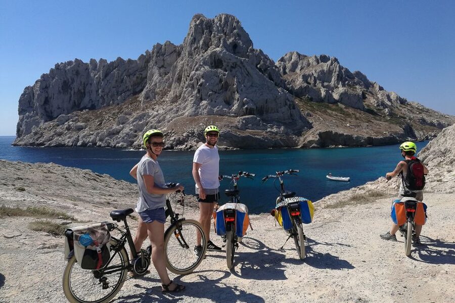 Marseille: Full-Day Guided E-Bike Coast & Calanques Tour - Notre Dame de la Garde: the view stop that explains the city