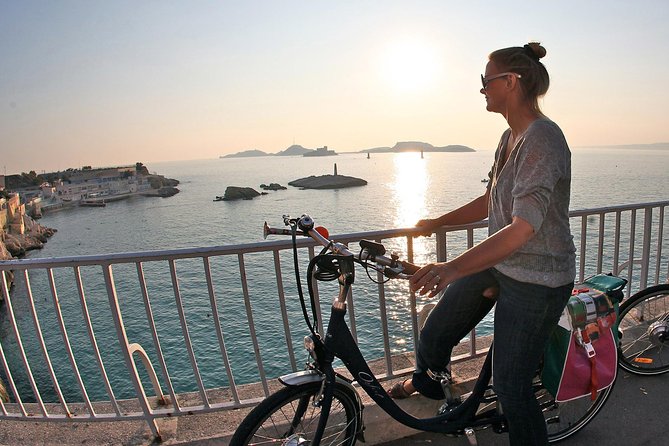 Marseille Grand E-Bike Tour : "le tour du Fada" - MuCEM and the modern waterfront contrast