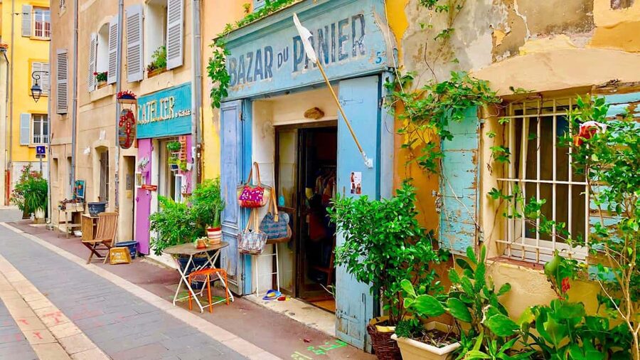 Marseille: legends and mysteries - Starting on La Canebière: Finding Office de Tourisme and Getting Your Bearings
