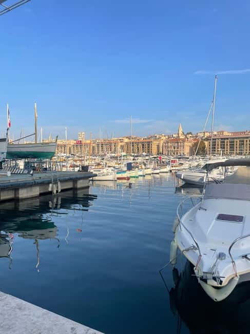 Marseille: Old Port Boat Tour - Meeting at Bateau Marseille Calanques and settling into the ride