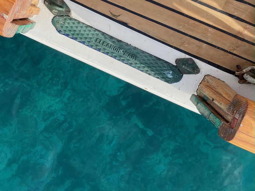 Marseille: Sailboat Cruise with Lunch, Swim & Organic Wine - Welcome snacks and the chef’s vegetarian lunch at sea