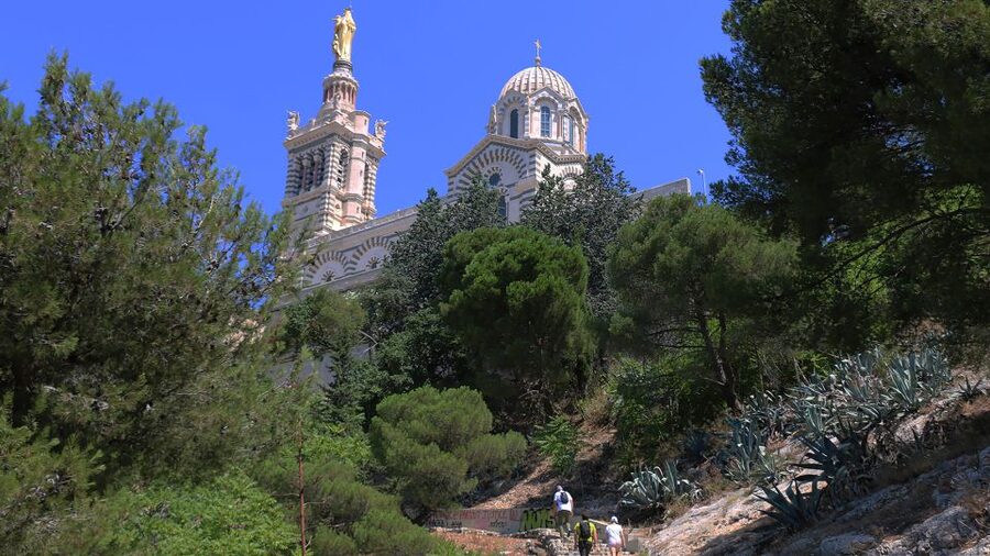 Marseille: Urban Hiking Tour with a Local Guide - Plage des Catalans and the Waterfront That Feels Like a Secret