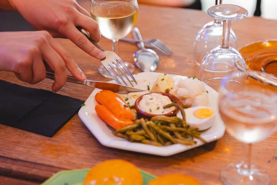 Marseille: Walking Food Tour with Full Meal - Wine, beer, and pastis style drinks: what’s included and why it helps
