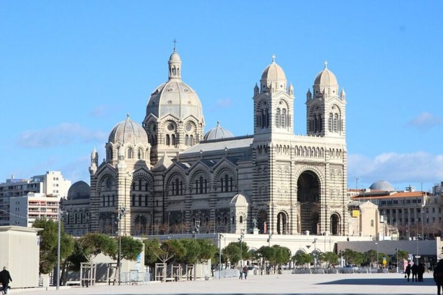 Marseilles: Private Custom Tour with a Local Guide - Photo stops and street-level sightseeing that makes sense